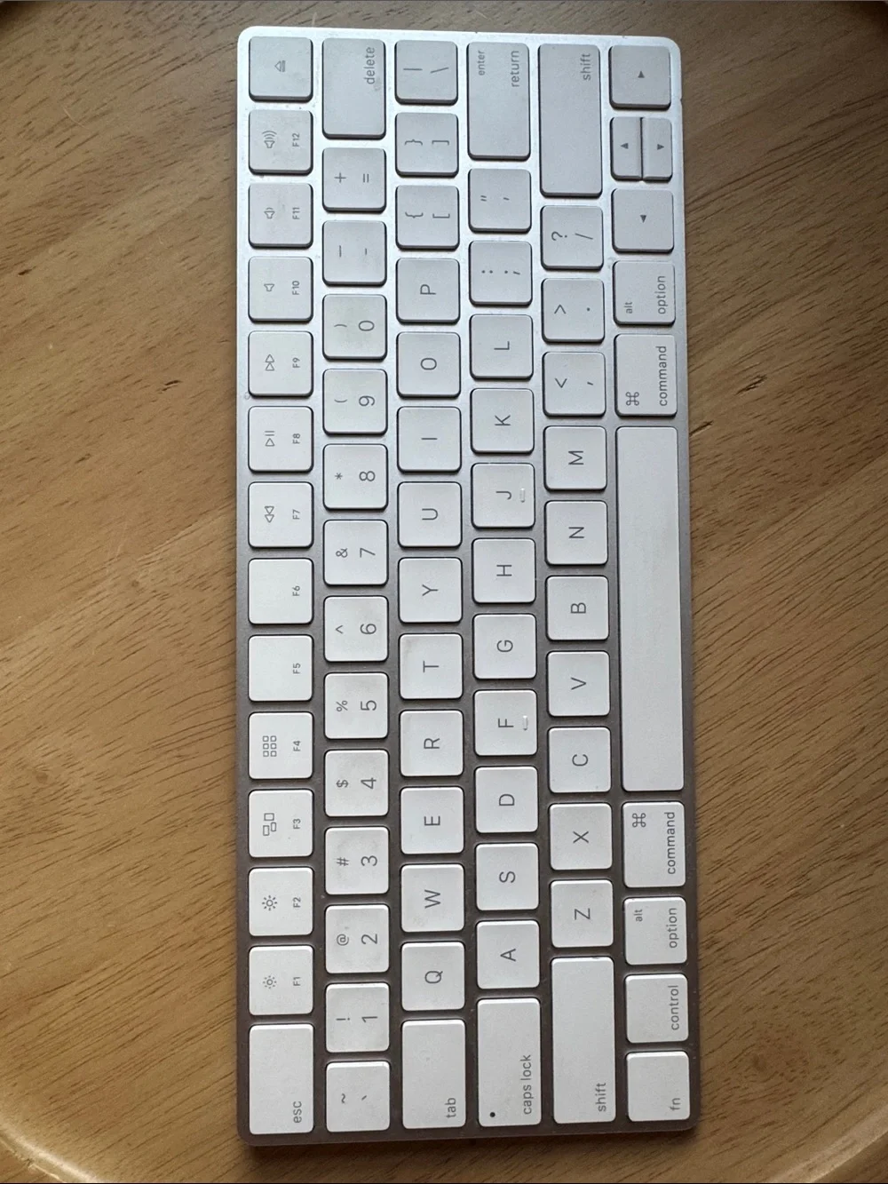 Apple Magic Keyboard READ FULL DESCRIPTION